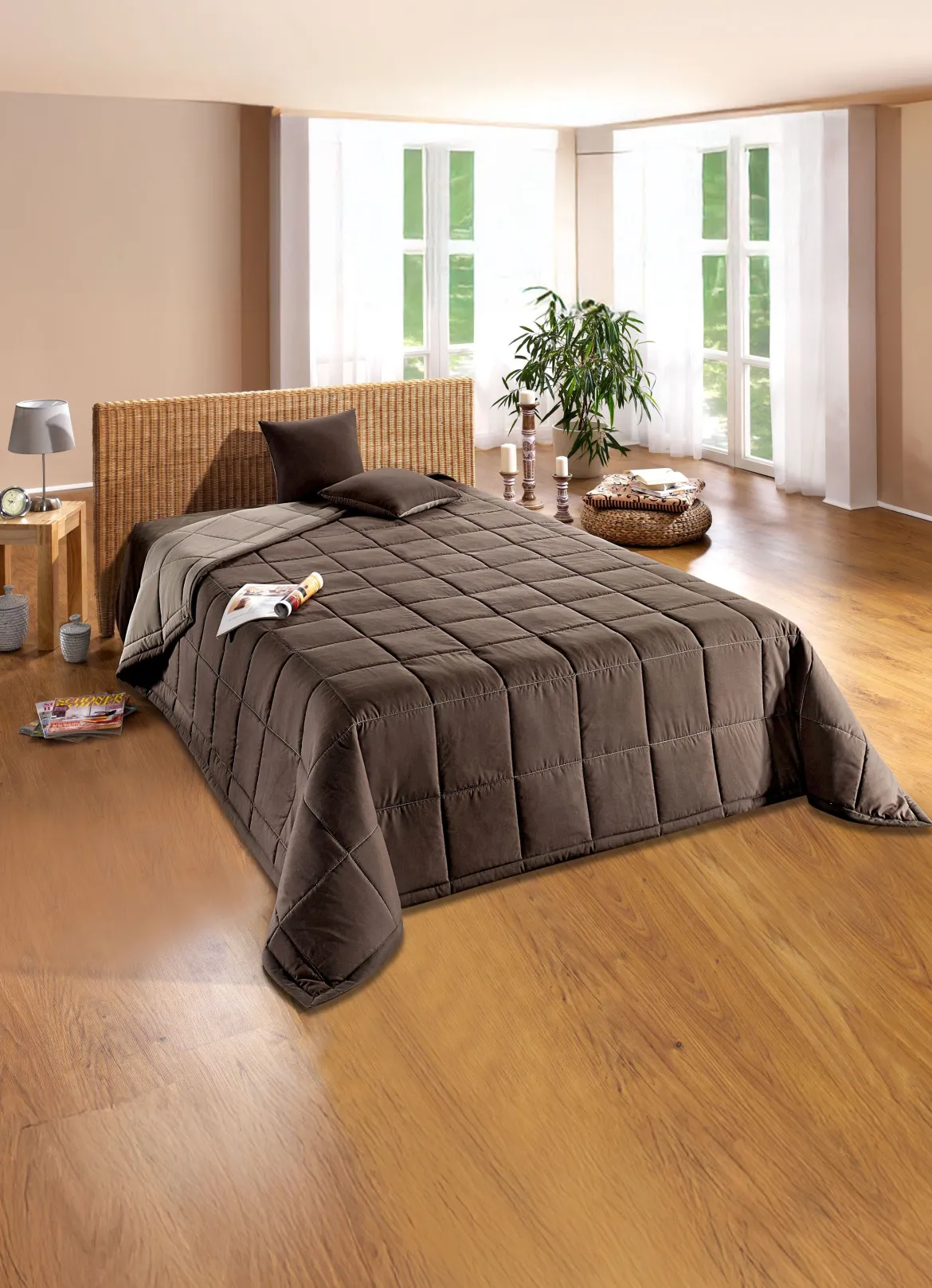 Tagesdecke mit Karo-Steppung und Bandeinfassung