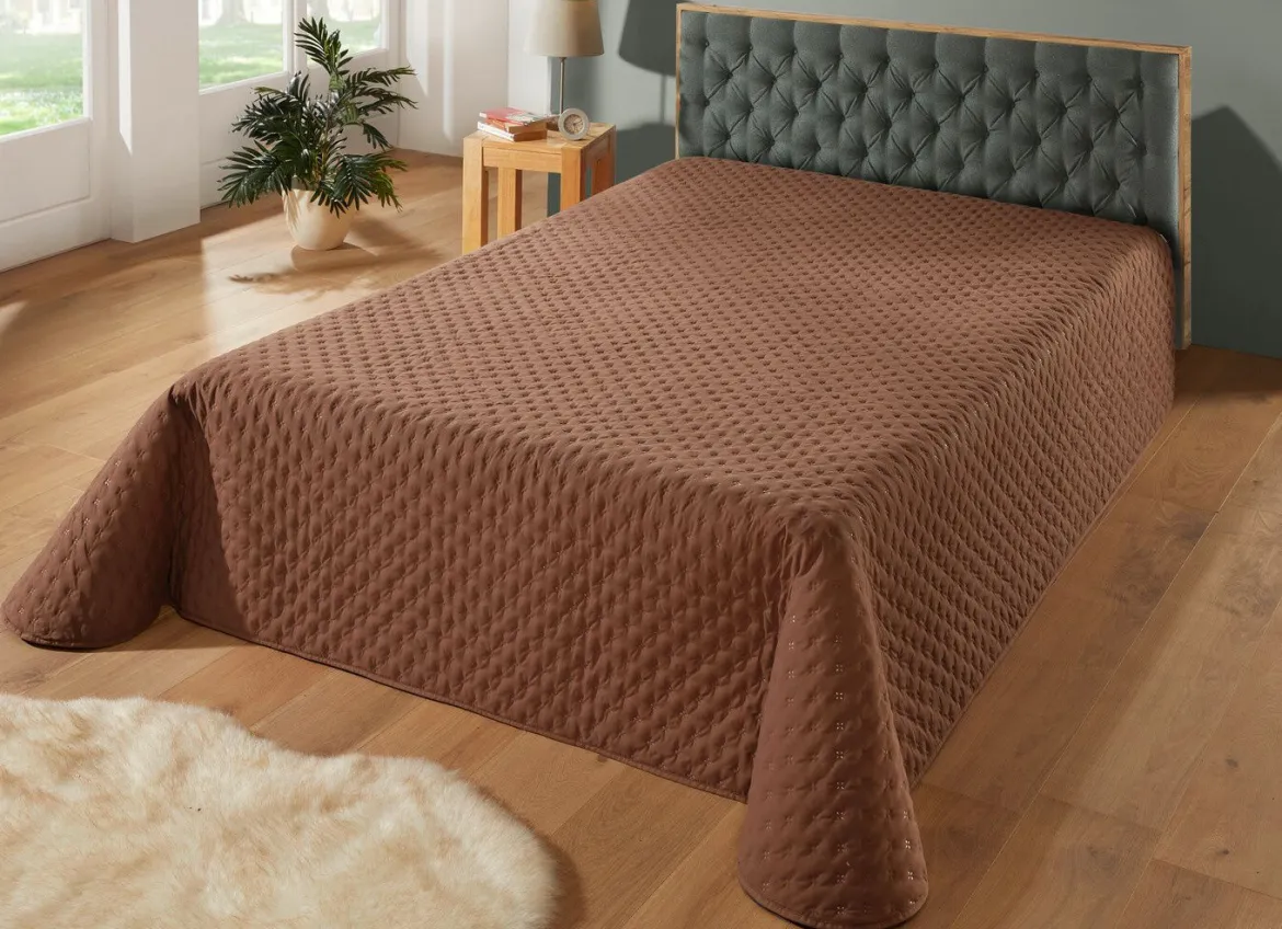 Tagesdecke mit Steppung und Bandeinfassung