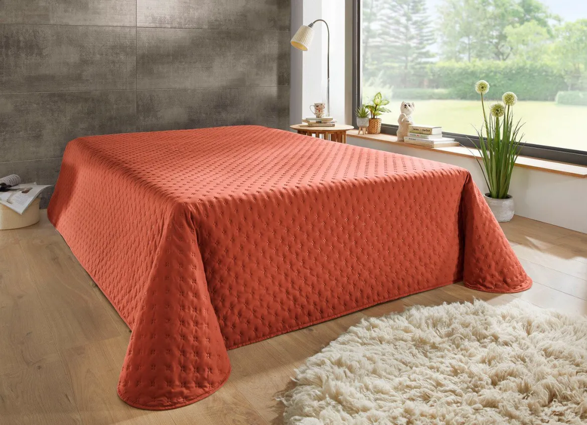 Tagesdecke mit Steppung und Bandeinfassung