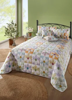 Tagesdecke und Kissenbezüge im Patchwork-Stil