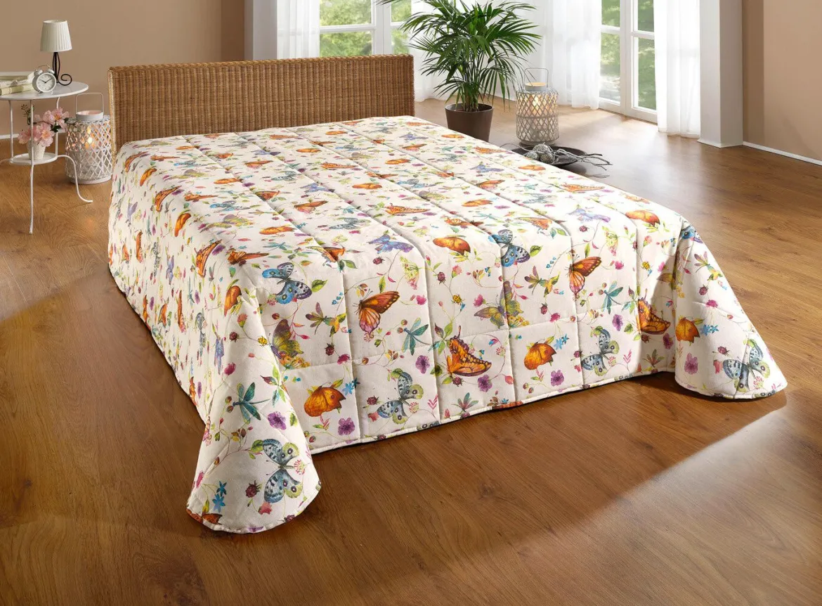 Tagesdecke und Kissenbezüge mit Schmetterlingsmotive