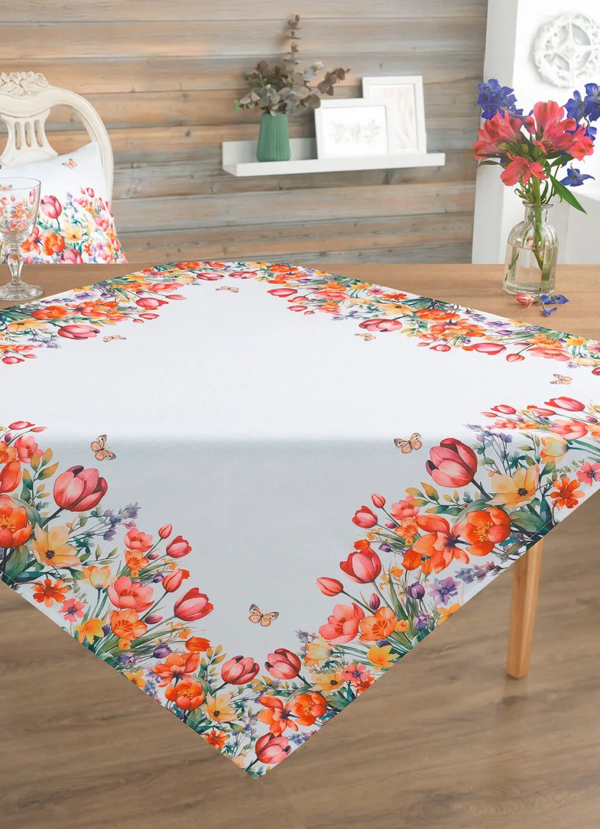 Tisch- und Raumdekoration mit Blumenwiesen-Motiv