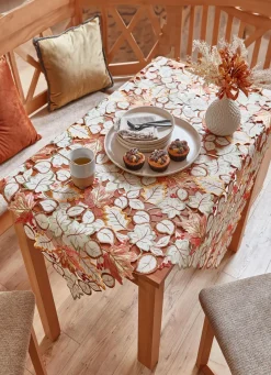 Tisch- und Raumdekoration mit herbstlichen Blättermotiven