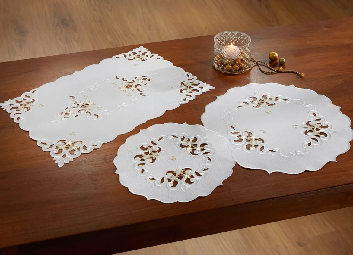 Tischdecke mit aufwendigen Stickereien