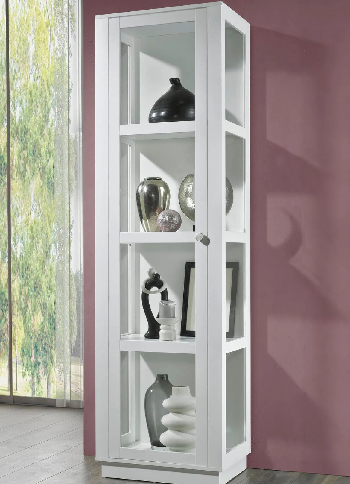 Vitrine mit Aluminiumknöpfen in Gold-Optik