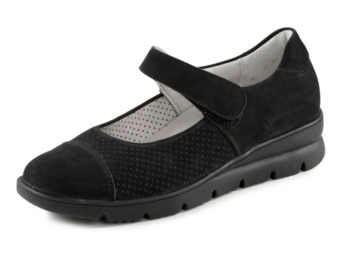 Waldläufer Spangenschuh aus teilweise gelochtem Leder
