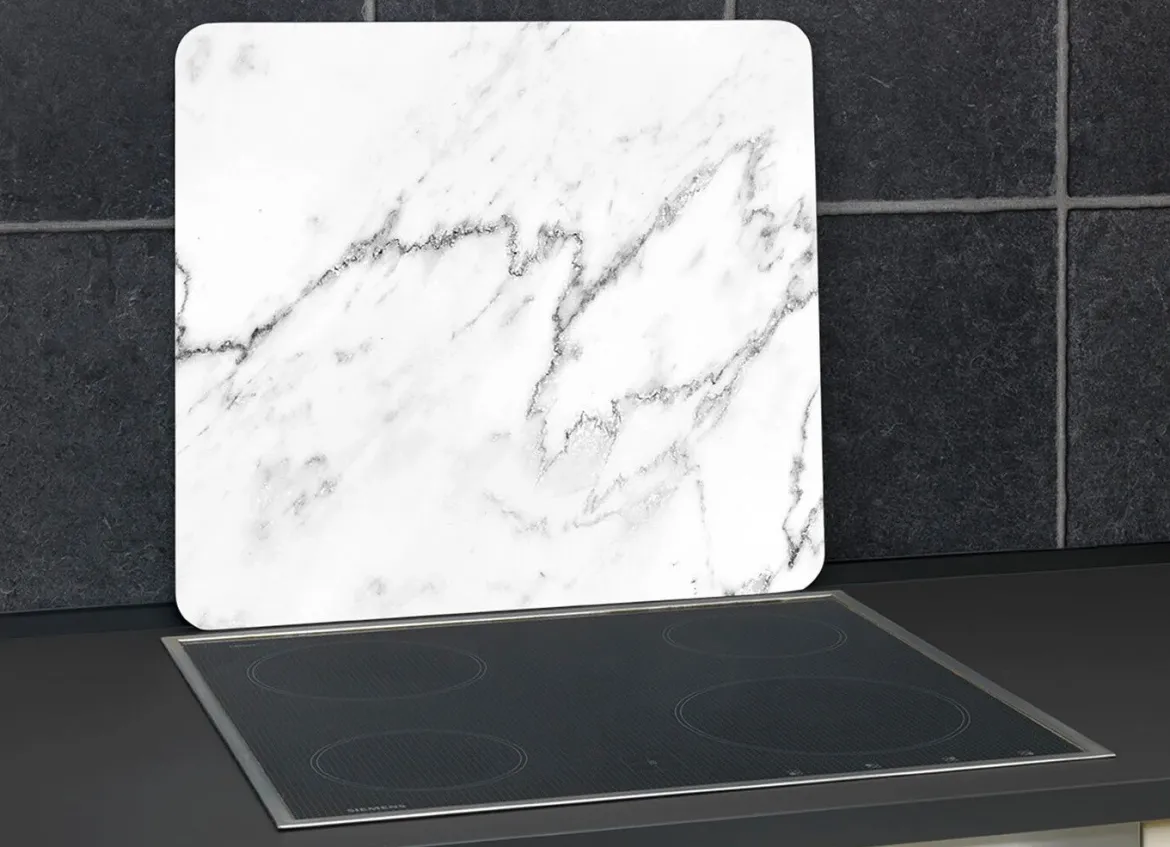 Wandblende aus Glas in Marmor-Optik