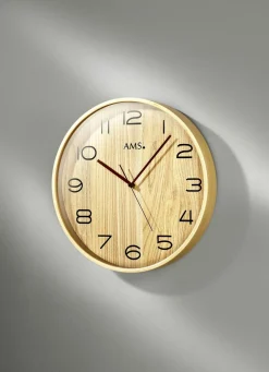 Wanduhr aus Holz mit Funkuhrwerk