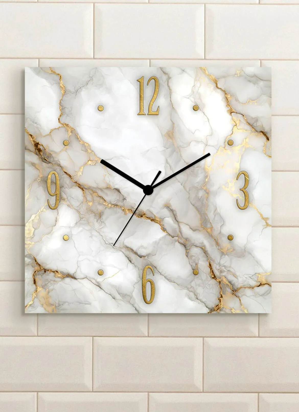 Wanduhr in Marmor-Optik