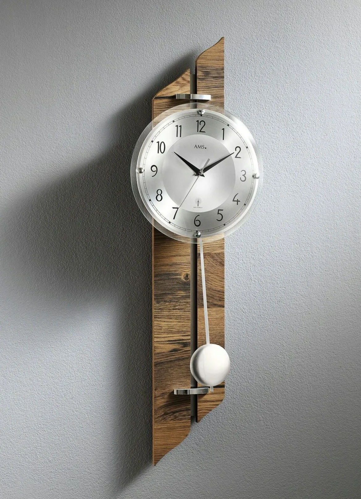 Wanduhr mit Funkuhrwerk
