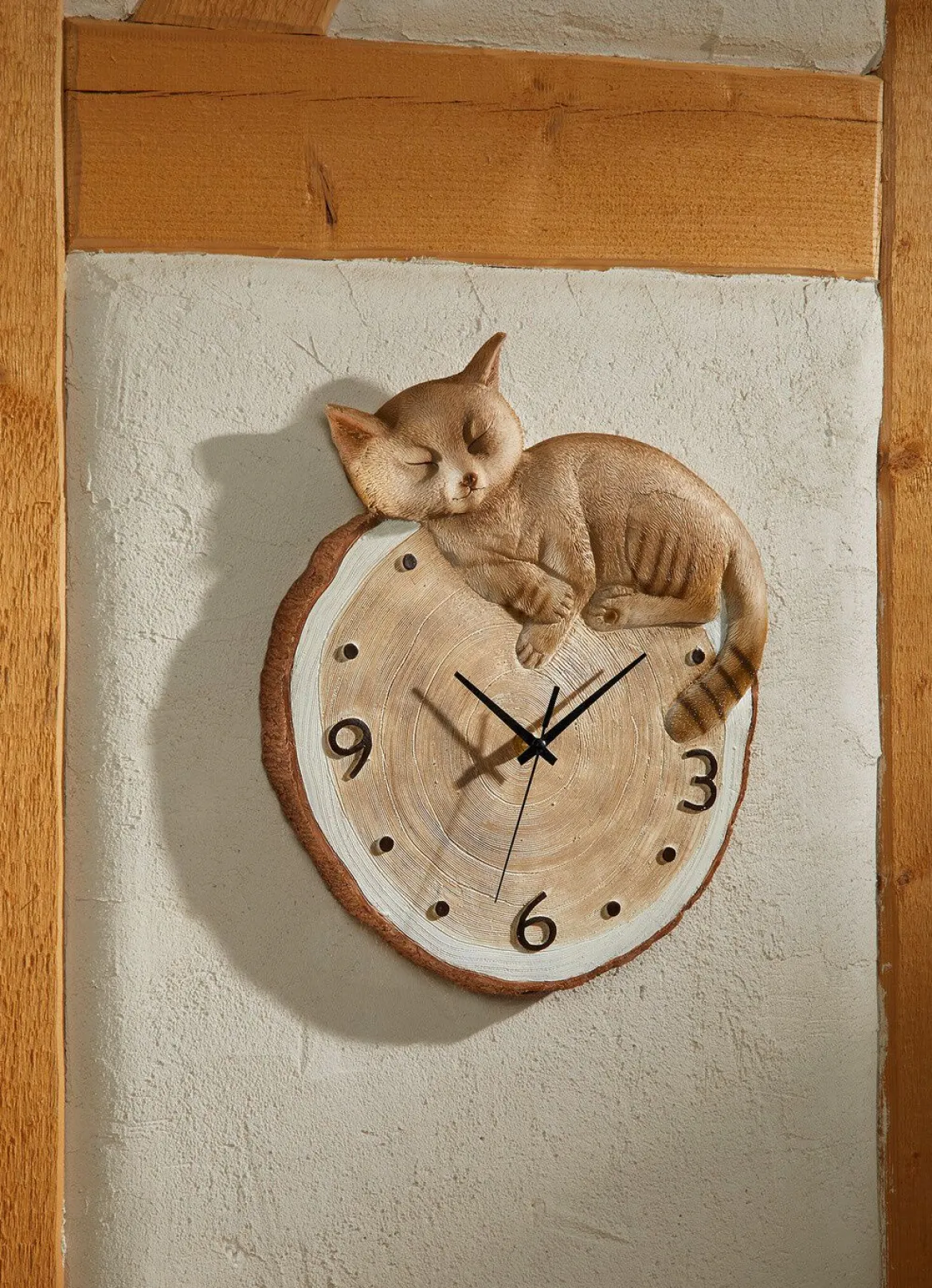 Wanduhr mit Katze in Baumscheibenoptik