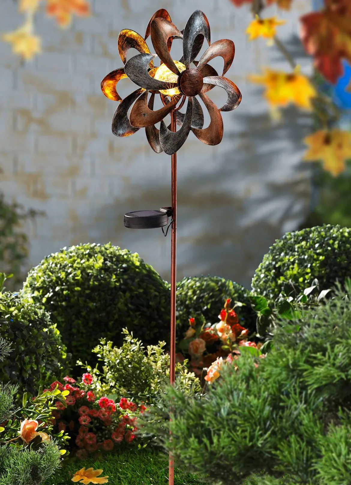 Windrad mit Solarkugel