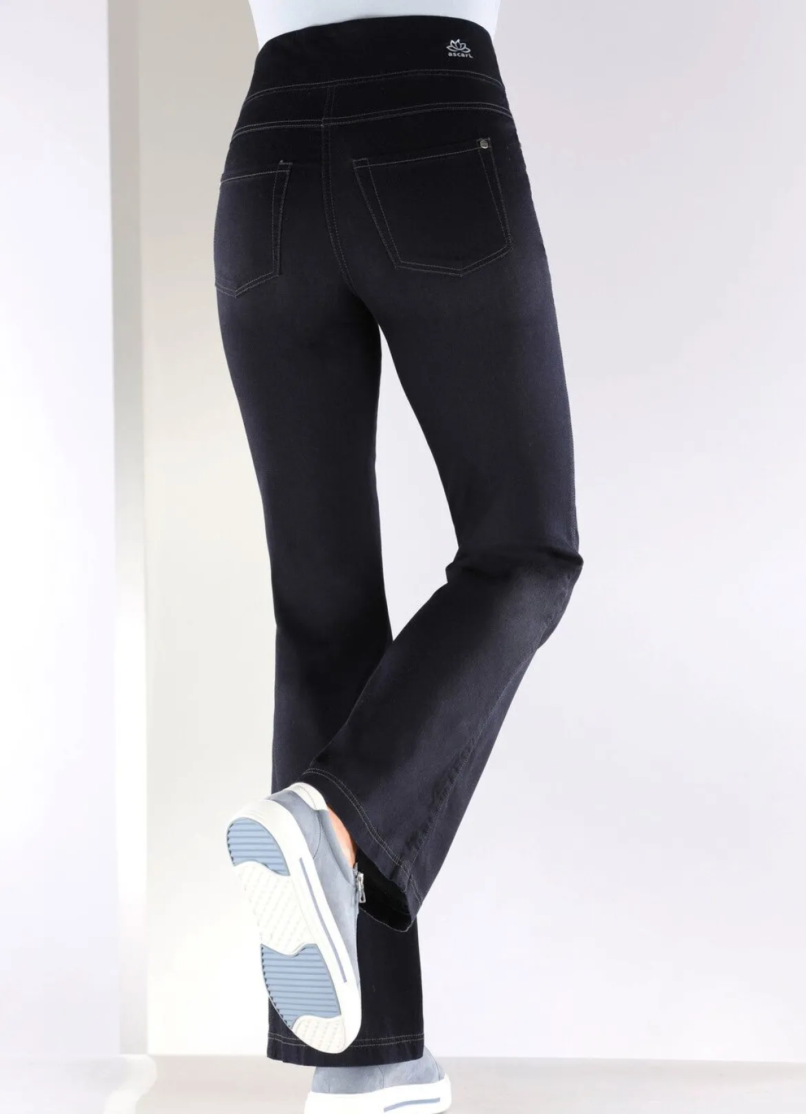 Yoga-Jeans mit ausgestellter Fußweite
