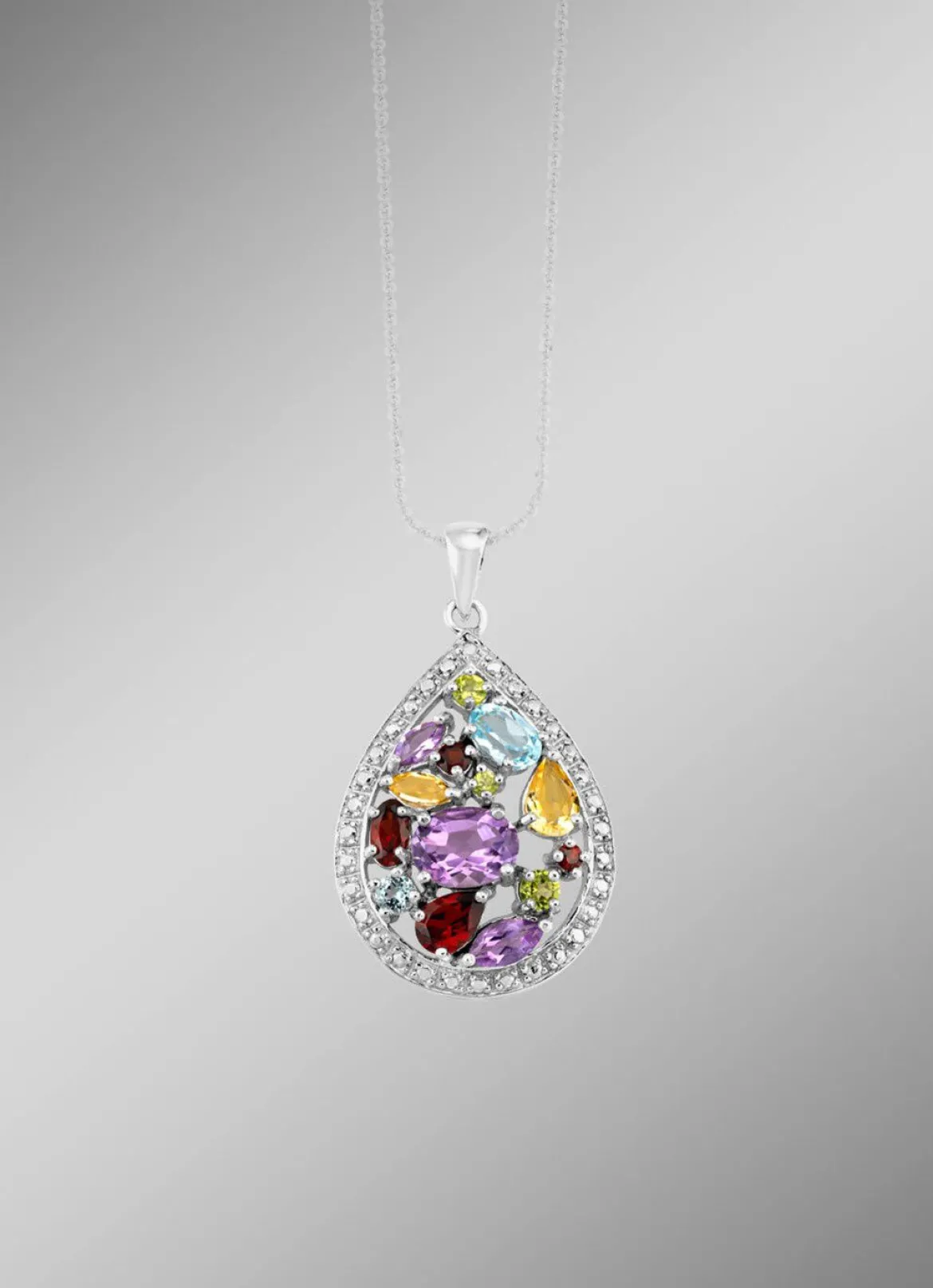 Zeitlose Schönheit: Garnitur mit Diamant und Edelsteinen